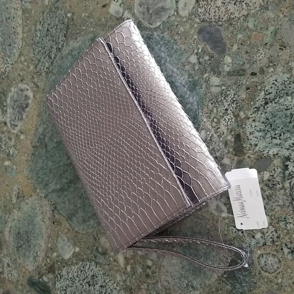 Silver Snakeskin Pattern Event Purse - Picture 2 of 10